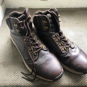 Mens Khombu Hiking shoes, size 10. Brown and cream